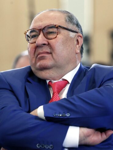Der Oligarch Alischer Usmanow ist in Europa als langjähriger Präsident des Fecht-Weltverbandes FIE und als früherer Anteilseigner des englischen Fußballclubs FC Arsenal bekannt. (Archivbild)