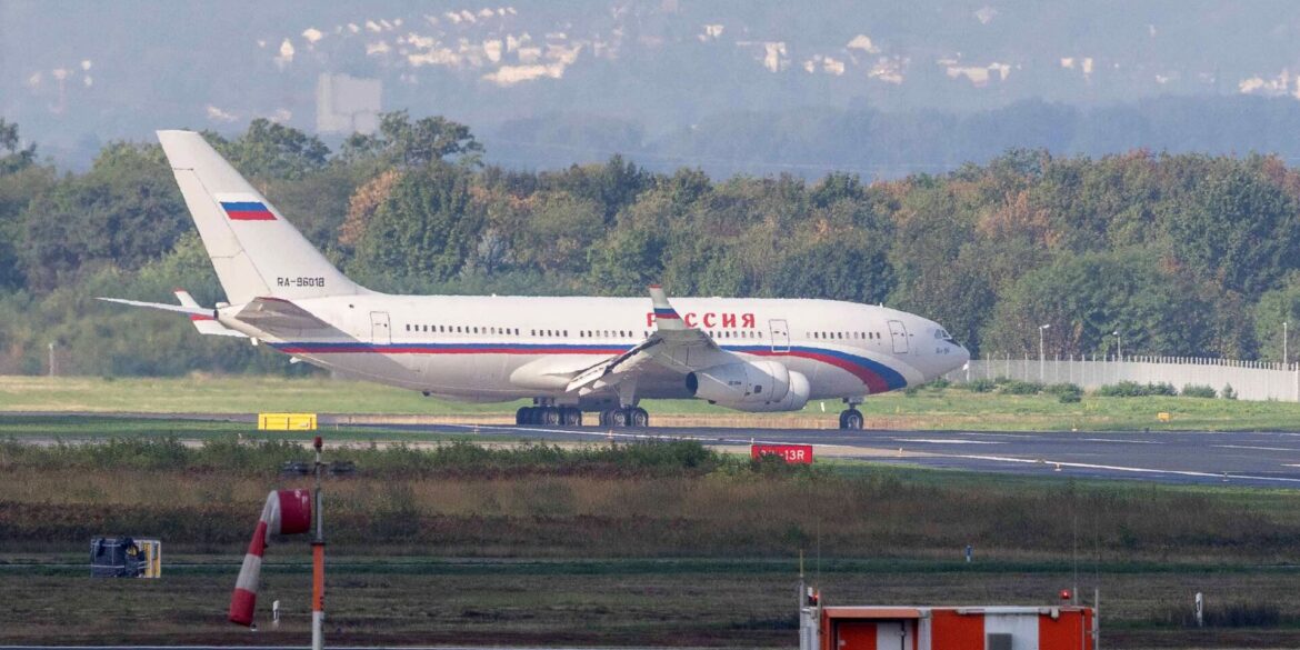 In Russland registrierte Flugzeuge dürfen wegen der Sanktionen im Kontext des Ukraine-Kriegs eigentlich nicht mehr in EU-Staaten fliegen.