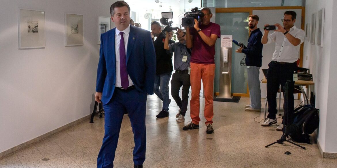 Ministerpräsident Schulze: Dürfte er auch Fraktionschef sein?