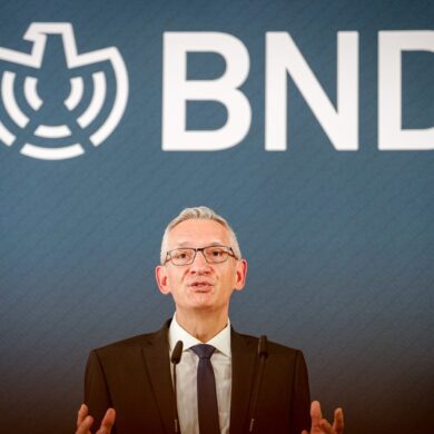 BND-Präsident Jäger sagt, die deutsche Öffentlichkeit müsse verstehen, «dass scheinbar zusammenhanglose hybride Aktivitäten strategisch miteinander verbundene feindselige Handlungen sind». (Archivfoto)
