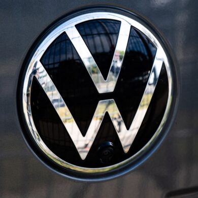 VW hat eine Reihe von Tarifverträgen gekündigt. (Archivbild)