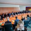 Die Regierung hat einen Plan gegen den Missbrauch von Sozialleistungen beschlossen.