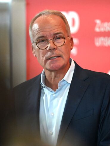 SPD-Fraktionschef Matthias Miersch will keine reine Sparreform bei der Pflege. (Archivfoto)