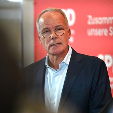 SPD-Fraktionschef Matthias Miersch will keine reine Sparreform bei der Pflege. (Archivfoto)