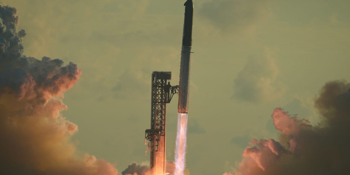 Das Raketensystem «Starship» von SpaceX startet von Starbase in Texas zu einem Testflug