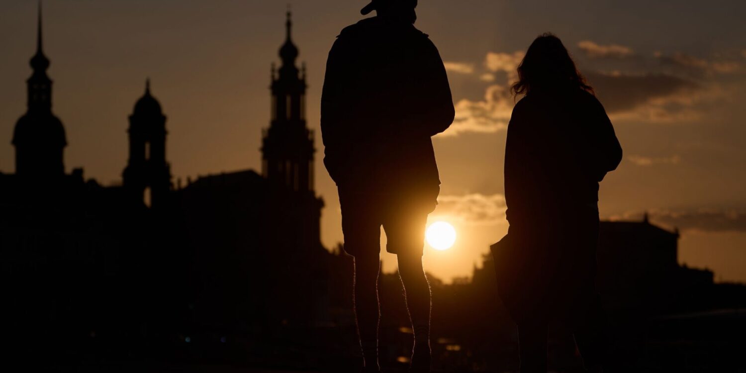 Abendstimmung in Dresden: Sonnenuntergang am Terrassenufer