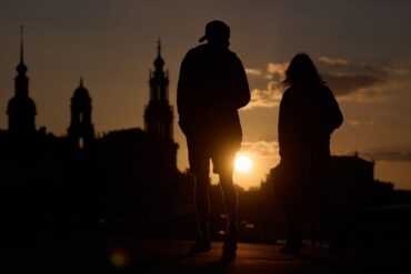 Abendstimmung in Dresden: Sonnenuntergang am Terrassenufer