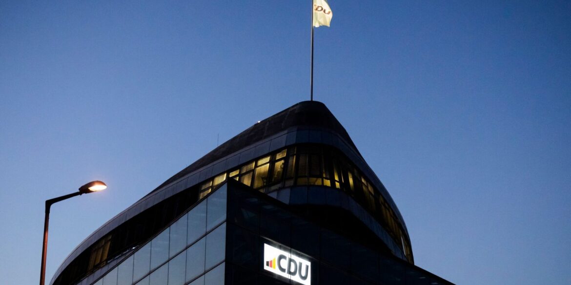 CDU und CSU fallen in der aktuellen YouGov Sonntagsfrage auf ein neues Tief. (Symbolbild)