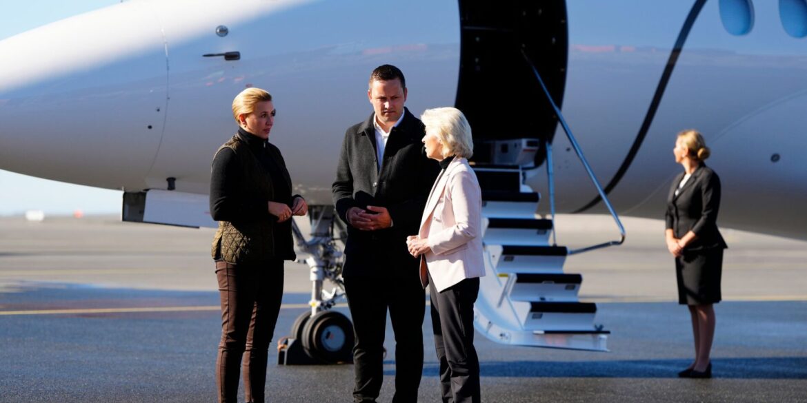 Ist bis Montag zu Gast in Grönland: EU-Kommissionspräsidentin Ursula von der Leyen (r).