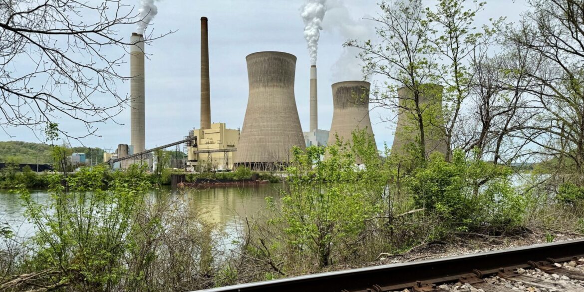 Die USA heben Vorschriften zum Ausstoß klimaschädlicher Treibhausgasemissionen auf. (Archivbild)