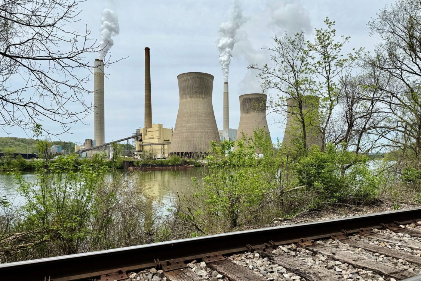 Die USA heben Vorschriften zum Ausstoß klimaschädlicher Treibhausgasemissionen auf. (Archivbild)