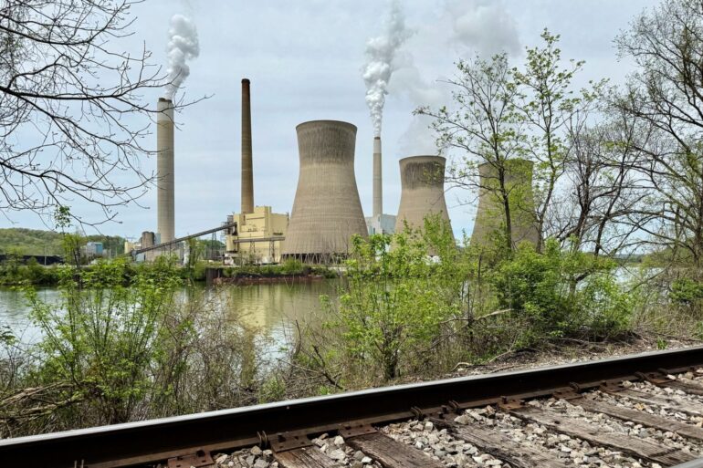 Die USA heben Vorschriften zum Ausstoß klimaschädlicher Treibhausgasemissionen auf. (Archivbild)