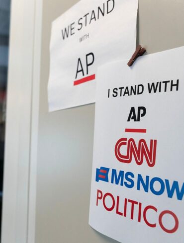 Andere Medien solidarisierten sich mit den geschassten Journalisten.