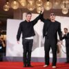 Noel Gallagher (l) und Liam Gallagher stehen am Samstag auf dem roten Teppich bei der 83. Ausgabe der Filmfestspiele von Venedig anlässlich der Filmvorführung von „Oasis: Don’t Look Back In Anger“.