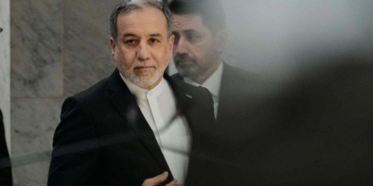 Irans Außenminister Araghtschi verspottet das US-Militär. (Archivbild)