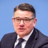 «Ich warne alle zu glauben, dass es eine schnelle Lösung gibt», sagt Hessens Ministerpräsident Boris Rhein (CDU). (Archivbild)