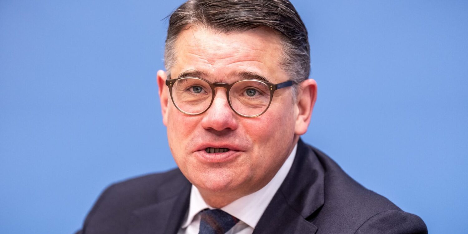 «Ich warne alle zu glauben, dass es eine schnelle Lösung gibt», sagt Hessens Ministerpräsident Boris Rhein (CDU). (Archivbild)