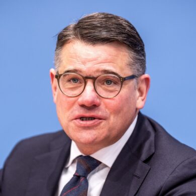 «Ich warne alle zu glauben, dass es eine schnelle Lösung gibt», sagt Hessens Ministerpräsident Boris Rhein (CDU). (Archivbild)