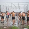 Duschen am Trampolin Beach - Migranten in Ceuta