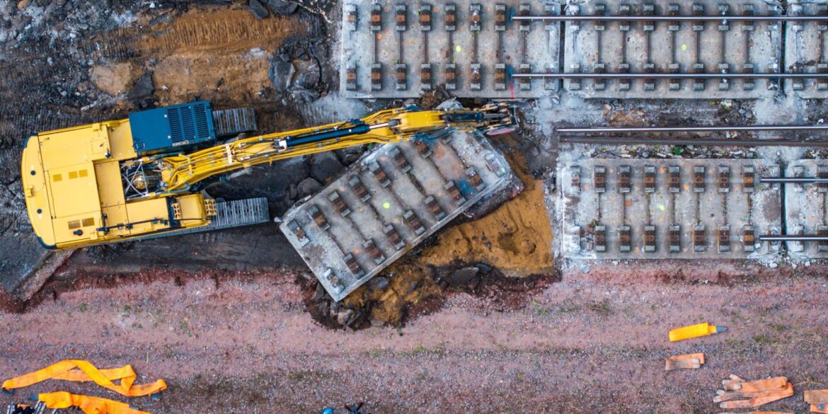 Seit dem 2. Halbjahr 2024 wurden verschiedene Bahnstrecken generalsaniert - mit diesen Erfahrungen wird das Konzept derzeit überarbeitet. (Archivbild)