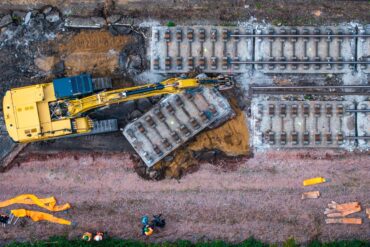 Seit dem 2. Halbjahr 2024 wurden verschiedene Bahnstrecken generalsaniert - mit diesen Erfahrungen wird das Konzept derzeit überarbeitet. (Archivbild)