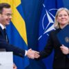 Wer gewinnt das Rennen um die Macht in Schweden - Regierungschef Ulf Kristersson (links) oder Herausforderin Magdalena Andersson (rechts)? (Archivbild)
