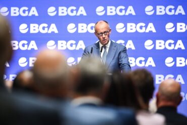 Bundeskanzler Friedrich Merz kündigt Entlastungen für Autofahrer an.