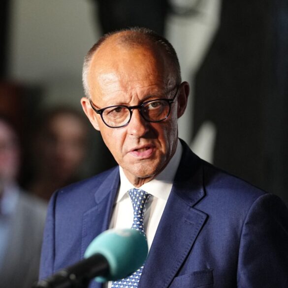 Wie könnte bei schwierigen Mehrheitsverhältnissen in Sachsen-Anhalt künftig regiert werden? Der Kanzler macht eine Ansage. (Archivbild)