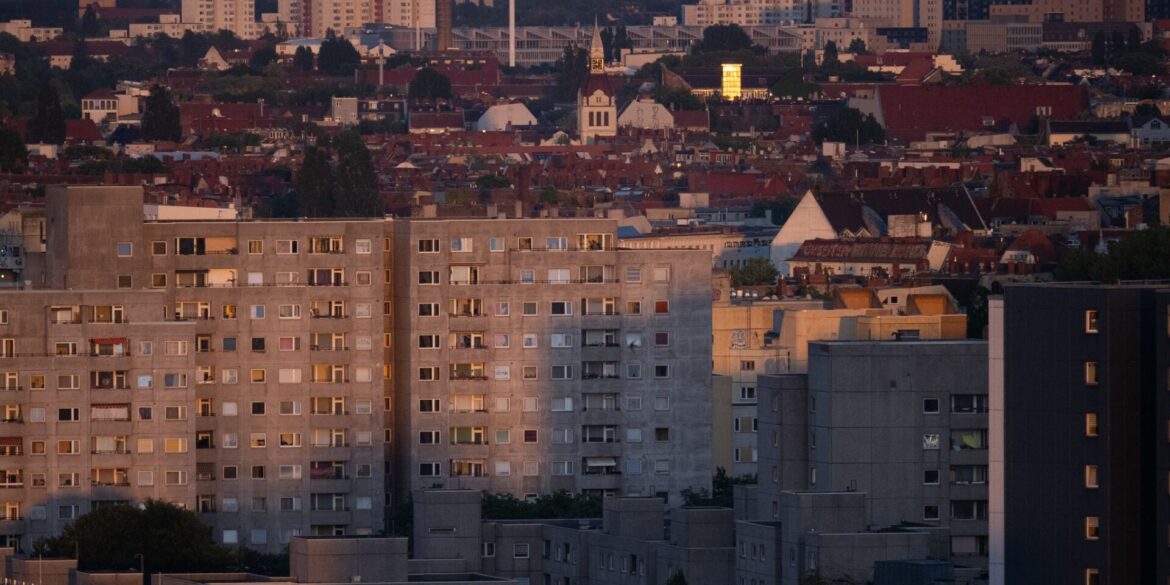 In Berlin ist die Debatte um die Vergesellschaftung großer Wohnungsbestände in vollem Gange. (Archivbild)