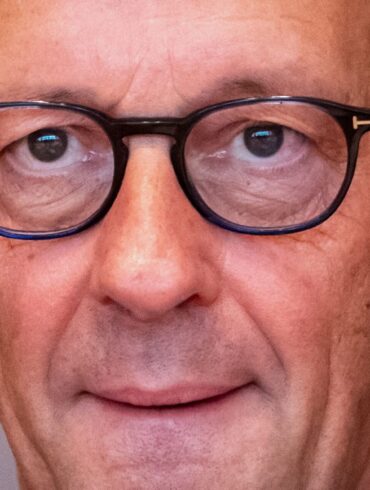 Die politische Zukunft von Kanzler Friedrich Merz bleibt ungewiss.