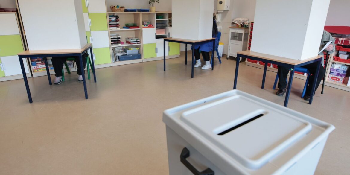 Die Wahllokale sind von 8.00 bis 18.00 Uhr geöffnet. (Archivbild)