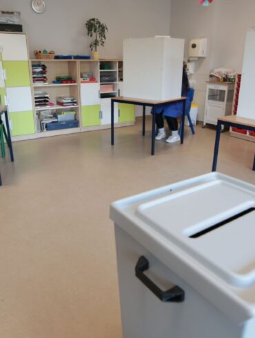 Die Wahllokale sind von 8.00 bis 18.00 Uhr geöffnet. (Archivbild)