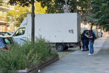 Seit dem frühen Morgen werden in ganz Berlin Razzien wegen des Verdachts auf illegalen Schusswaffenhandel durchgeführt. (Symbolbild)