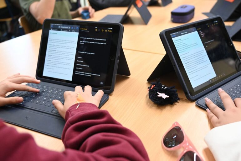 Laut Umfrage nutzen fast alle älteren Schüler KI-Tools. (Symbolbild)