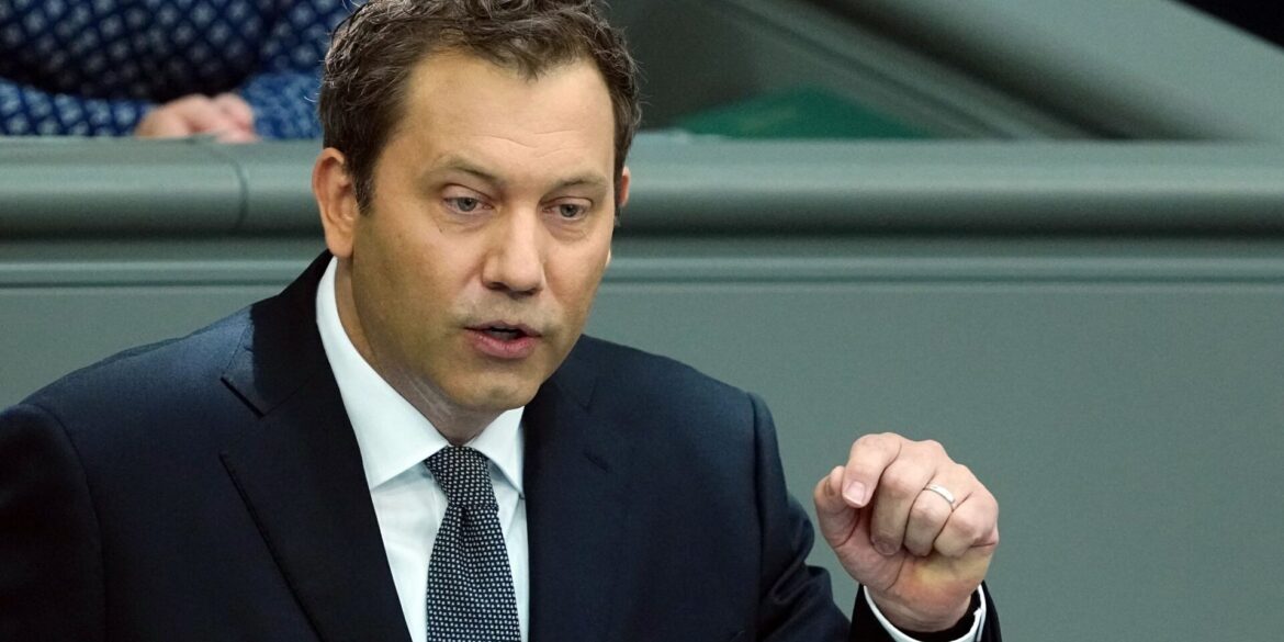 Klingbeil zieht eine rote Linie für Reformen.