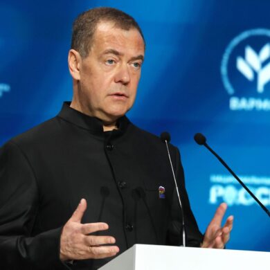 Der Vizechef des russischen nationalen Sicherheitsrates, Dmitri Medwedew, bringt als Reaktion auf die Sanktionen gegen Moskau direkte Angriffe auf deutsche Rüstungsbetriebe ins Spiel. (Archivbild)