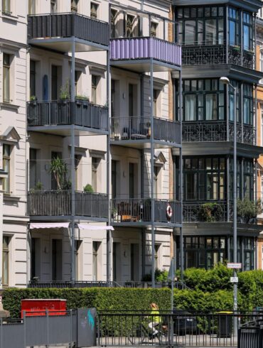 Auch in Deutschland werden viele Wohnung über Plattformen wie etwa Airbnb kurzzeitig vermietet. (Symbolbild)
