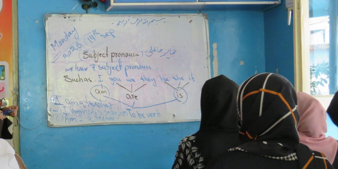 «Im KI-Zeitalter müssen wir einfach alle Englisch können», sagt eine Englischlehrerin in Afghanistan.