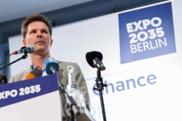 Der SPD-Spitzenkandidat Krach ist wegen der Ermittlungen im Wahlkampf unter Druck geraten.