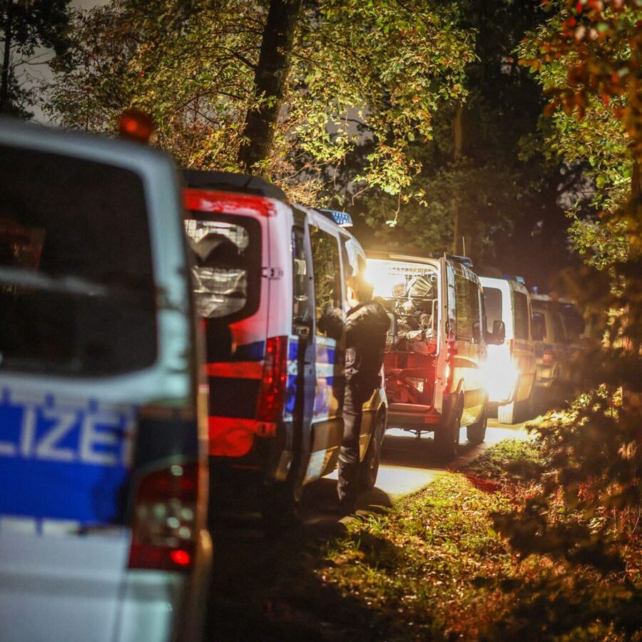 In den Bekennerschreiben wird die Verbrennung fossiler Brennstoffe kritisiert.
