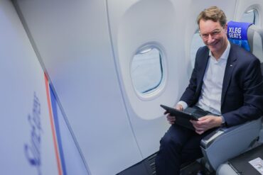 Wüst brach am Morgen mit einer großen Delegation in einem Linienflieger von Düsseldorf nach Ankara auf.
