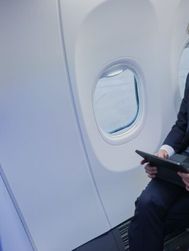 Wüst brach am Morgen mit einer großen Delegation in einem Linienflieger von Düsseldorf nach Ankara auf.