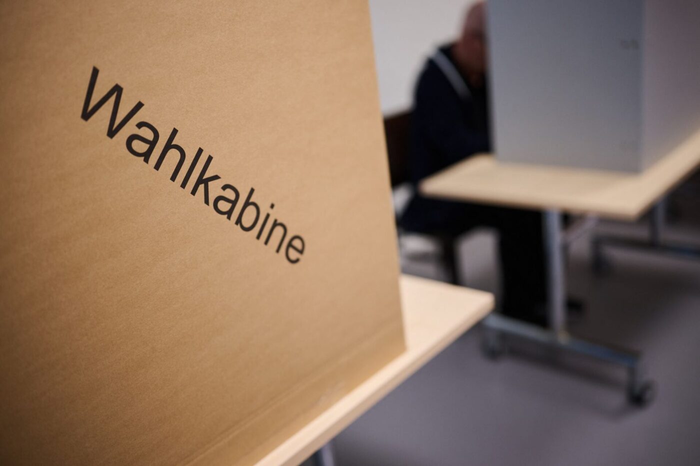 Wahlen in Berlin und Mecklenburg-Vorpommern - Erste Wähler geben in Berlin ihre Stimme ab