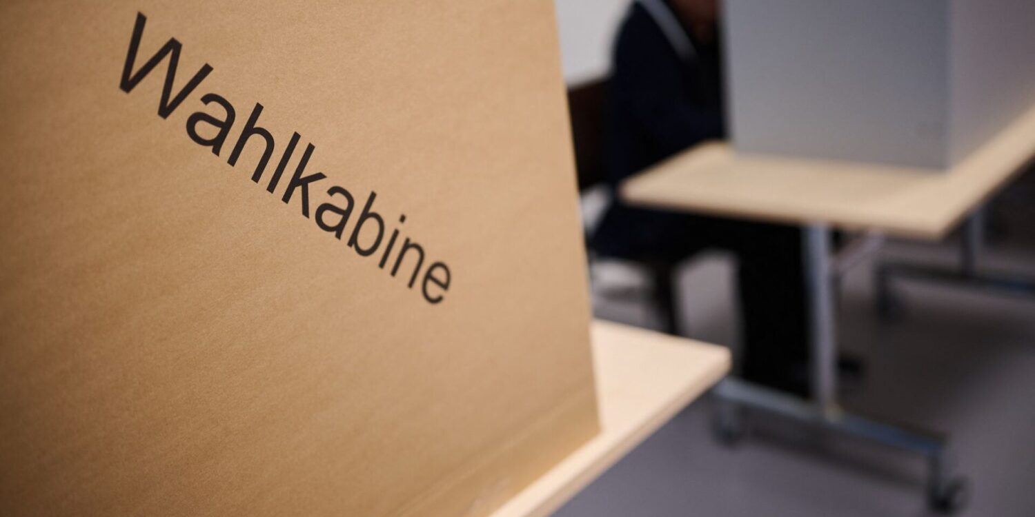 Wahlen in Berlin und Mecklenburg-Vorpommern - Erste Wähler geben in Berlin ihre Stimme ab