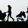 Nach einer Forsa-Umfrage für Save the Children haben viele Eltern finanzielle Sorgen. (Symbolbild)