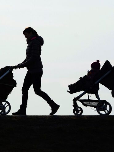 Nach einer Forsa-Umfrage für Save the Children haben viele Eltern finanzielle Sorgen. (Symbolbild)