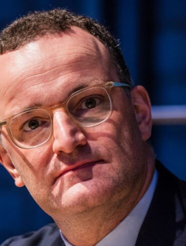 Spahn reagiert mit dem Schritt auf Aufregung wegen seiner Abwesenheit an zwei Tagen der vergangenen Bundestags-Sitzungswoche. (Archivbild)