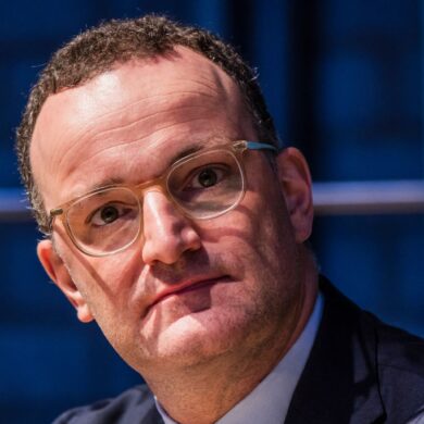 Spahn reagiert mit dem Schritt auf Aufregung wegen seiner Abwesenheit an zwei Tagen der vergangenen Bundestags-Sitzungswoche. (Archivbild)