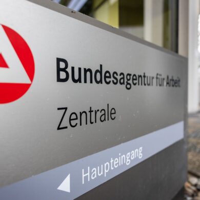 Die Zahl der Arbeitslosen in Deutschland ist im September wieder unter die Drei-Millionen-Grenze gefallen (Archivbild).