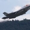 Ein Kampfjet vom Typ F-35 startet in Ramstein